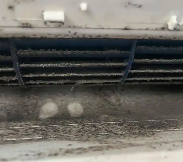 武定空调吹的风有股烧焦味是怎么回事